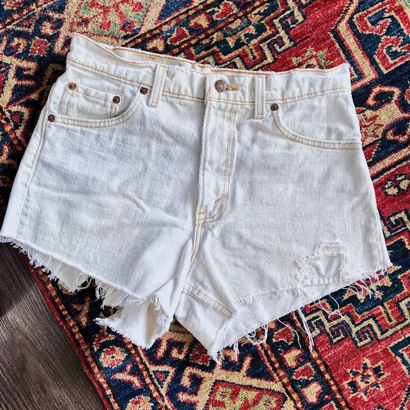 LEVI 550 VINTAGE HIGH WAISTED DENIM SHORTS - Picture 3 of 5